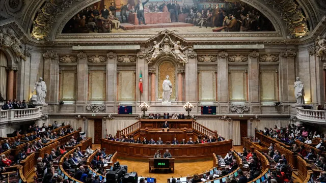 transportes-gratuitos-para-ex-combatentes-alargados-ao-pais?-ar-aprova