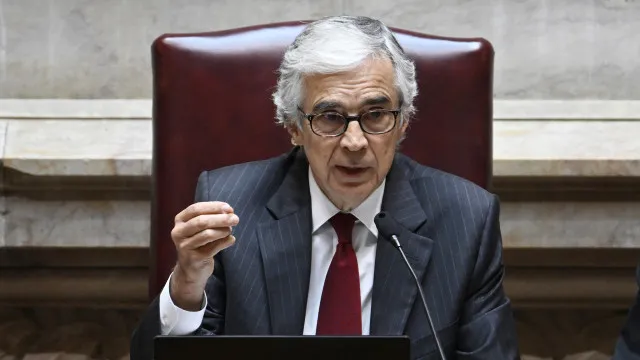 aguiar-branco-admite-proposta-do-be-para-cpi-sobre-exames