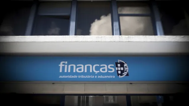 at-admite-“algumas-anomalias”-no-imi-e-promete-reembolsar-senhorios