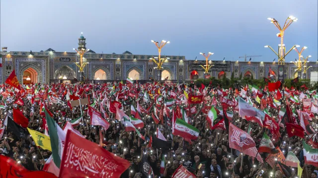 cerca-de-43-milhoes-de-pessoas-nas-cerimonias-funebres-de-khamenei