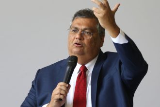 dino-bloqueia-r$-119-milhoes-de-valdemar-por-suspeitas-em-emendas