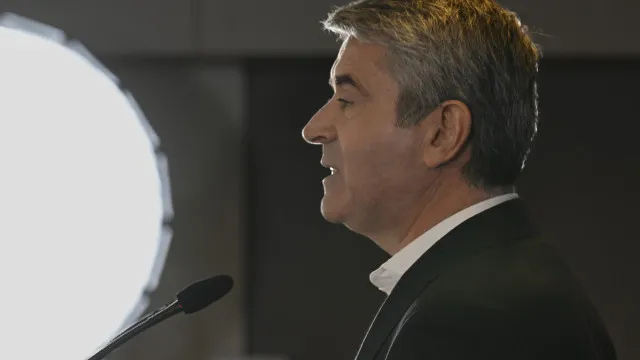 carneiro-exige-explicacoes-a-montenegro-sobre-exames-e-admite-cpi