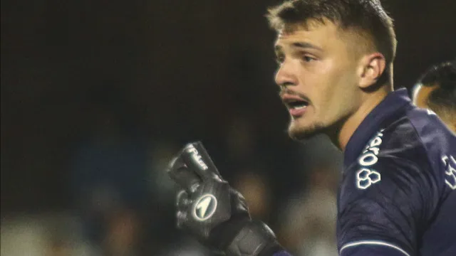 grando-pega-dois-penaltis,-e-gremio-vence-cruzeiro-em-amistoso-quente