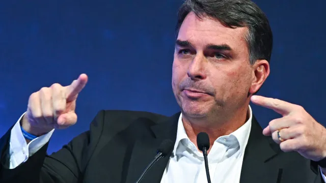 stf-suspende-visitas-de-flavio-bolsonaro-ao-pai-por-90-dias