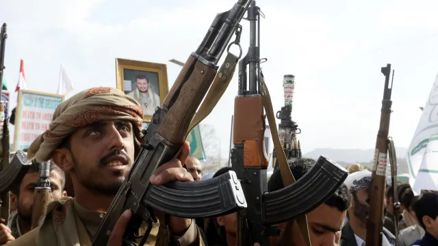 rebeldes-huthis-retaliam-contra-sauditas-apos-ataque-ao-aeroporto-de-sana