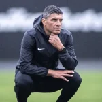 pedro-emanuel-promete-tirar-o-vasco-da-zona-de-rebaixamento