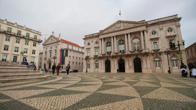 esquerda-critica-venda-de-10-terrenos-municipais-em-lisboa