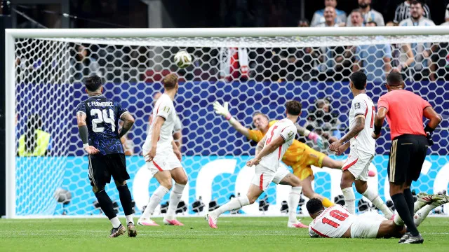 no-sufoco,-argentina-vira,-bate-a-inglaterra-e-avanca-pra-final-da-copa