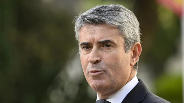 carneiro-avisa-luis-neves:-“quanto-mais-cedo-esclarecer,-melhor”