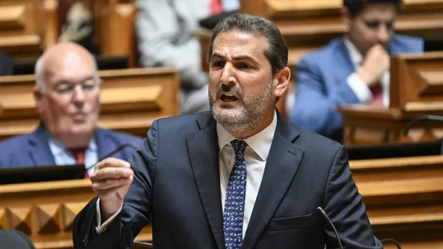 hugo-soares-desvaloriza-atrasos-nos-exames:-“estamos-a-mudar-para-melhor”