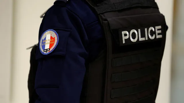 desmantelada-rede-franco-suica-de-traficantes-de-armas