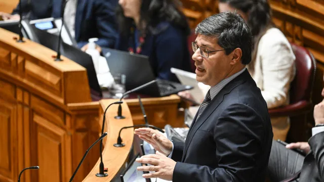 ps-diz-a-fernando-alexandre-que-ja-nao-devia-ser-ministro-da-educacao