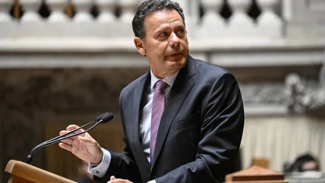 deputados-deixam-17-perguntas-a-montenegro-(ja-sem-tempo-para-responder)
