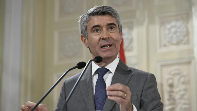 carneiro-desafia-montenegro-a-garantir-notas-dos-exames-na-sexta-feira