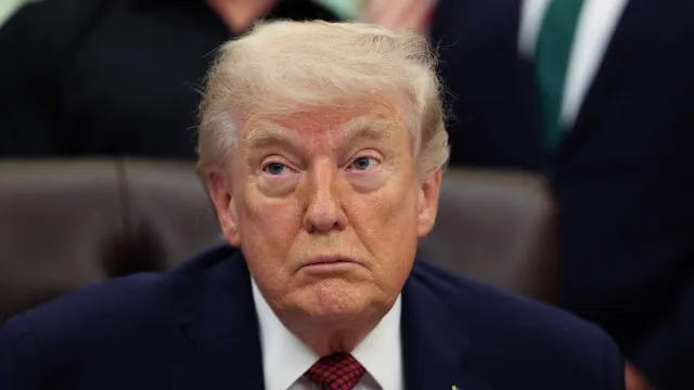 trump-recupera-regra-que-pode-negar-residencia-a-imigrantes-com-apoios