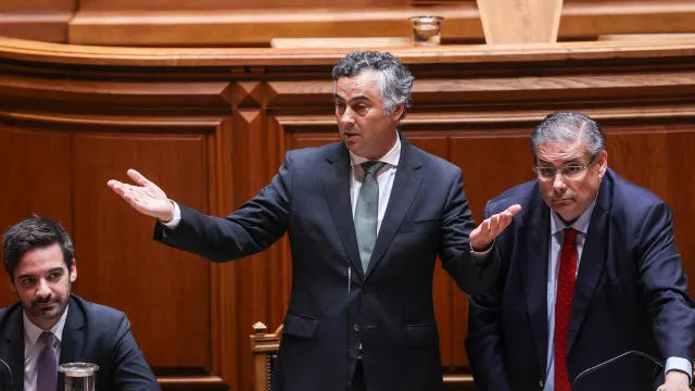 do-atirar-de-culpas-as-responsabilidades-do-ministro:-o-debate-dos-exames