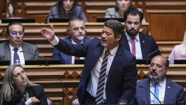 ventura-pede-que-neves-“saia-pelo-proprio-pe”-e-“autoridade”-a-montenegro