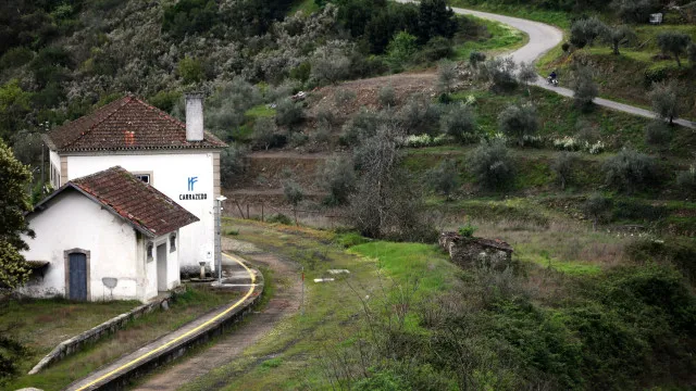 parlamento-recomenda-ao-governo-reabertura-da-linha-do-corgo