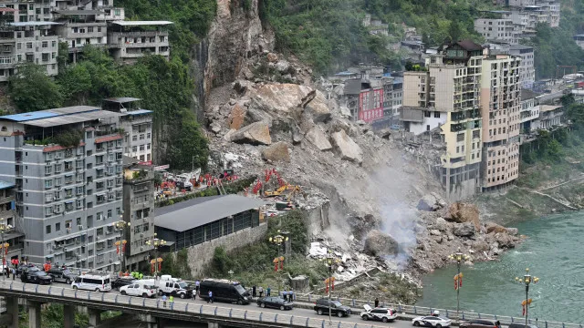 pelo-menos-8-mortos-e-34-desaparecidos-em-deslizamento-de-terras-na-china