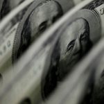 dolar-sobe-para-r$-5,11,-e-bolsa-fica-estavel,-apesar-de-tensao-global
