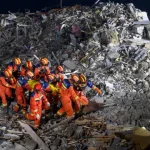 prosseguem-buscas-por-sobreviventes-de-deslizamento-de-terra-na-china