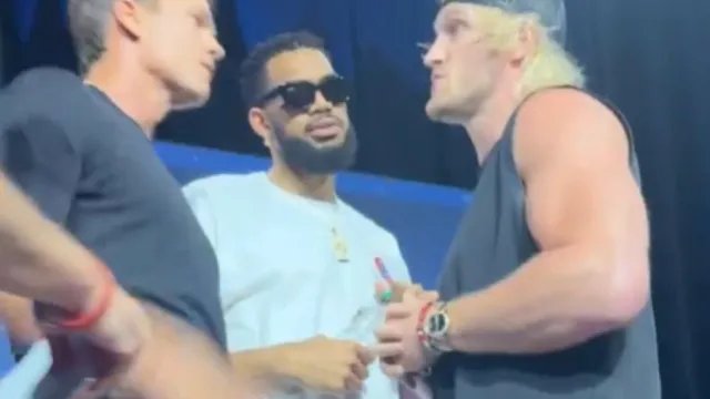 tom-brady-da-tapa-em-logan-paul-durante-evento-e-alimenta-rivalidade-que-pode-acabar-na-wwe