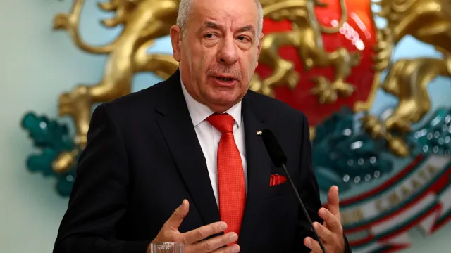 presidente-hungaro-promulga-revisao-que-poe-fim-ao-seu-mandato