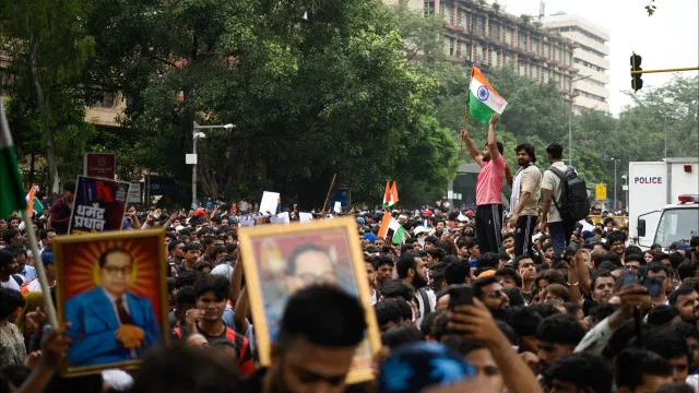 confrontos-na-india-entre-policia-e-jovens-que-exigem-demissoes-no-governo