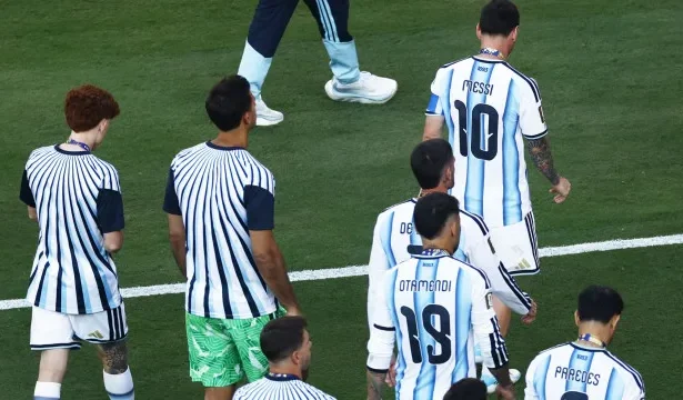 argentina-vira-as-costas-para-a-espanha-durante-entrega-da-taca