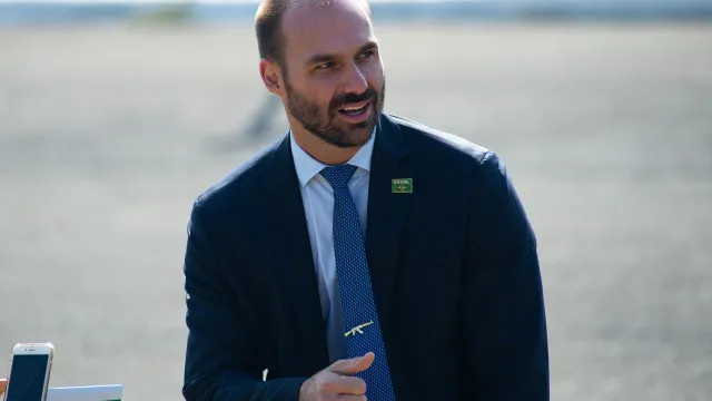 governo-dos-eua-concede-green-card-a-eduardo-bolsonaro