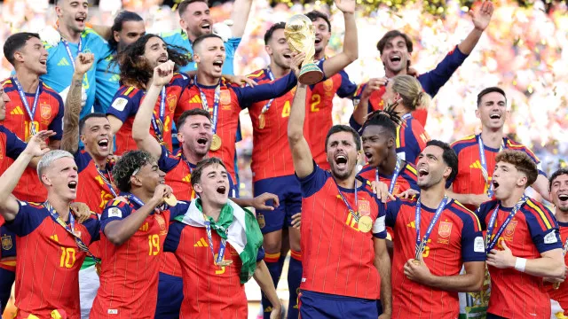 fifa-e-espanha-‘apagam’-trump-de-fotos-oficiais-da-celebracao-pela-conquista-da-copa