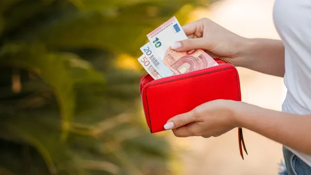 baixa-para-assistencia-a-pais,-irmaos-ou-companheiro:-ha-direito-a-apoio?