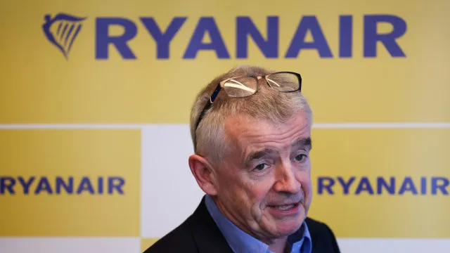 homem-parcialmente-sugado-em-aviao-da-ryanair?-“dano-por-objeto-estranho”