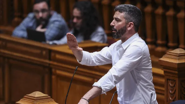 pcp-e-be-exigem-fim-das-taxas-nos-pedidos-de-reapreciacao-de-exames