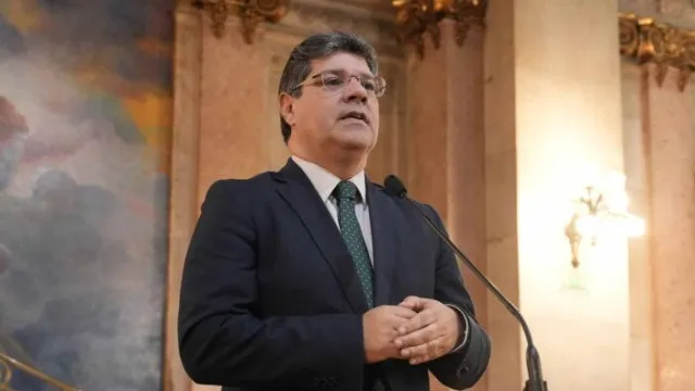 fernando-alexandre-“chegou-ao-patamar-da-ministra-da-saude”,-acusa-ps