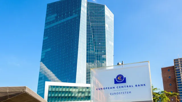 bancos-restringem-moderadamente-criterios-para-conceder-emprestimos