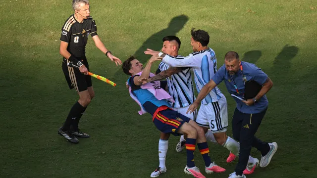 “paredes-teve-sorte-de-eu-nao-estar-em-campo”,-diz-ibrahimovic