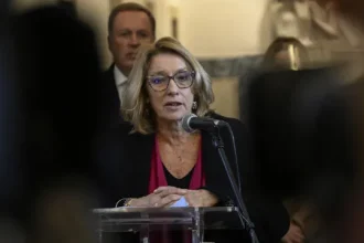 erro-nas-baixas,-licenca-parental-e-uma-ministra-que-pede-“pes-na-terra”