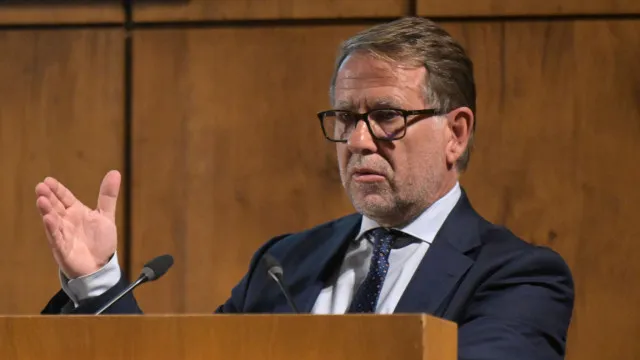 il-quer-debate-com-mai-na-comissao-permanente-do-parlamento