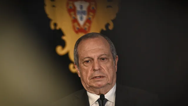 “dialogo-entre-os-partidos-centrais-da-democracia-e-a-caucao-do-regime”