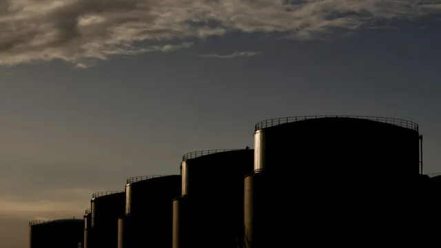 petroleo:-barril-do-brent-dispara-e-vale-mais-de-98-dolares