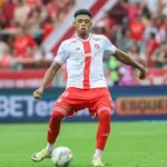 denunciado,-zagueiro-do-inter-pode-levar-gancho-enquanto-durar-lesao-de-pec