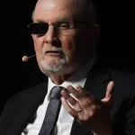 salman-rushdie-teve-faca-“a-um-milimetro-do-cerebro”-durante-ataque