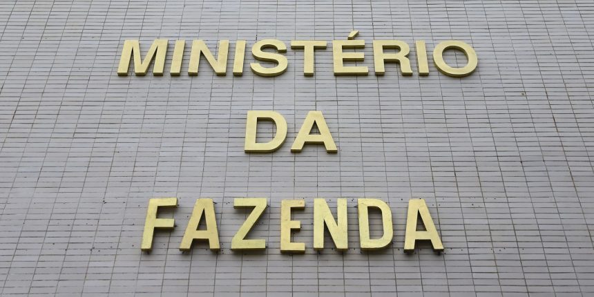 com-precatorios,-previsao-de-deficit-primario-soma-r$-52-bilhoes