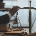 foi-despedido-por-trabalhar-4-minutos-a-mais:-justica-reverte-decisao