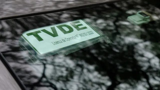 mais-de-100-motoristas-tvde-concentrados-contra-restricoes-a-circulacao