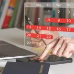 ferias-marcadas,-voo-e-hotel-comprados:-empresa-pode-obrigar-a-mudar?