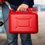 ataques-contra-irao-fazem-disparar-petroleo:-esta-acima-dos-100-dolares
