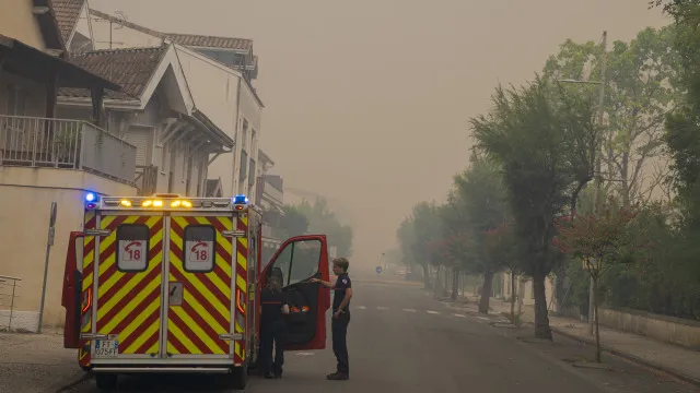 quatro-cidades-francesas-evacuadas-devido-aos-fogos.-em-madrid-melhorou