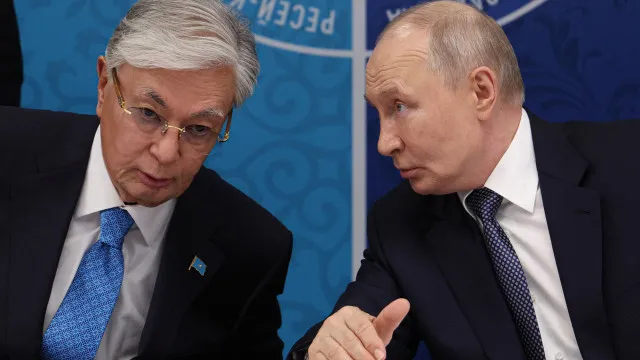 presidente-do-cazaquistao-propoe-a-putin-“congelar”-guerra-na-ucrania